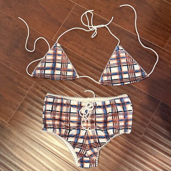 2pc Check print hot bikini top and pant short bikini bottoms size small or XS - Picture 3 of 6